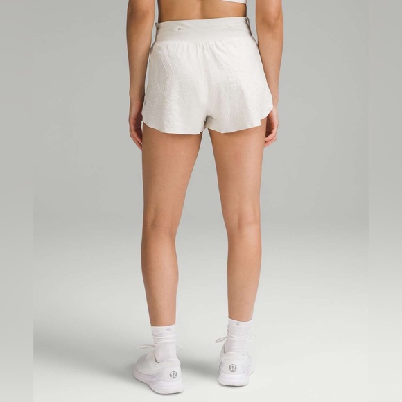 Lululemon Fast and Free High-Rise Short 2" Airflow
Emboss Mini Bone / Bone - Picture 2 of 4